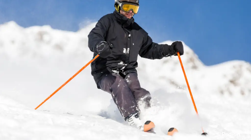 skieur sur les pistes qui pratique en toute sécurité